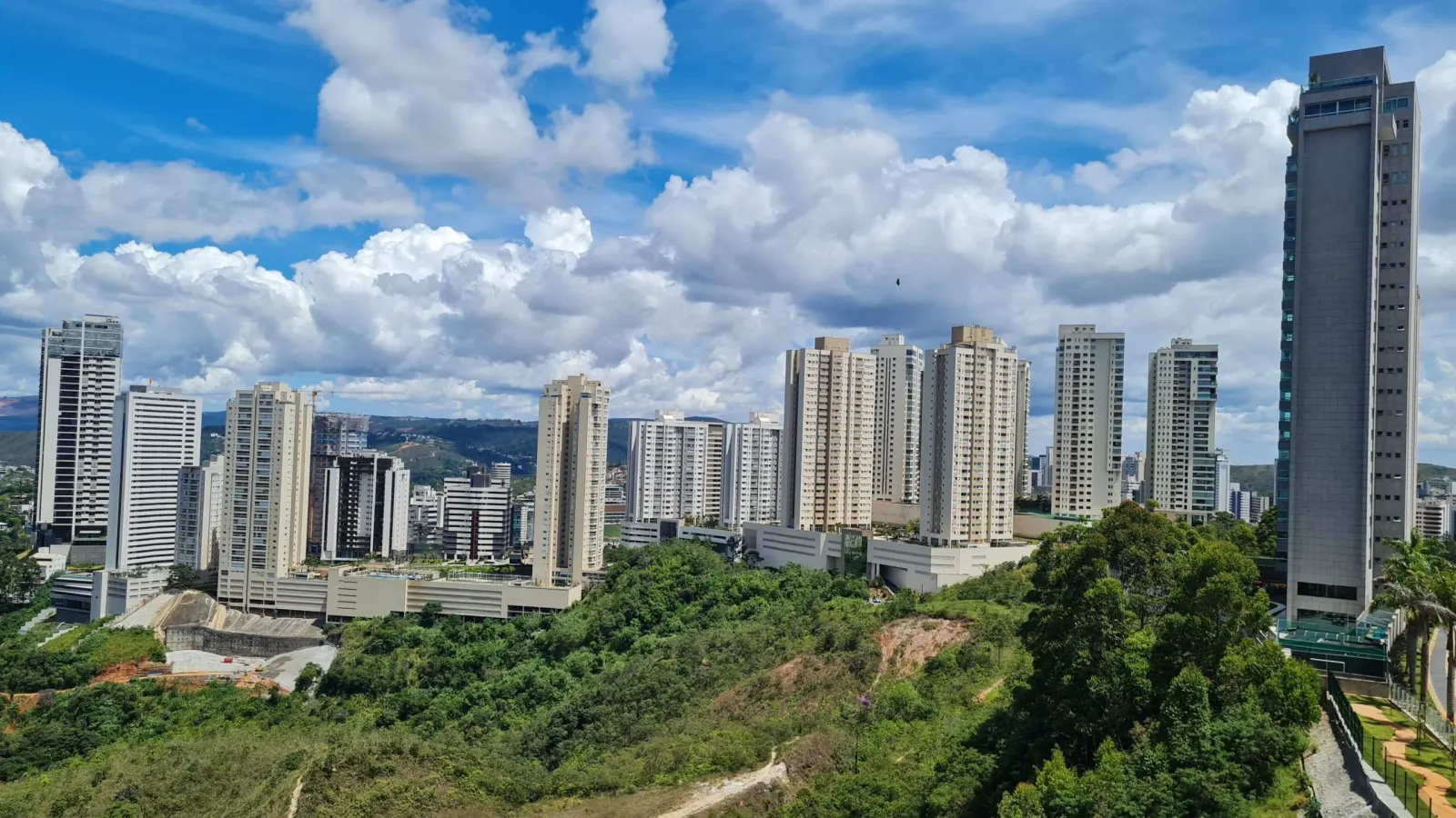 Belvedere ou Vila da Serra: qual região faz mais sentido para você?